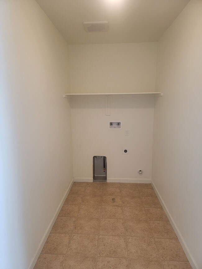 Building Photo - 6825 Meadowlark Ave