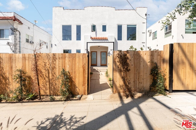 Building Photo - 3611 1/2 Bellevue Ave