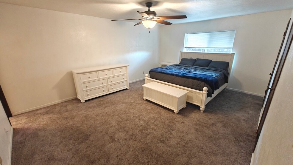 Building Photo - 2705 Treeview Dr