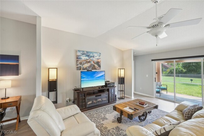 Building Photo - 940 Belmont St E