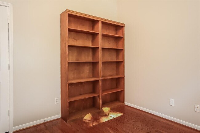 Building Photo - 111 N Rambling Ridge Pl
