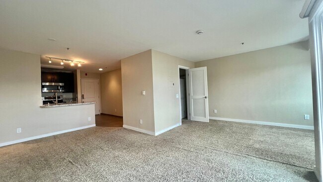 Building Photo - Top Floor Sweet and Spacious studio with resort style amenities and In-Unit Washer & Dryer!