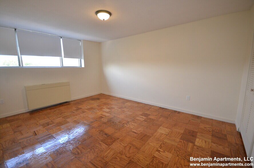 Building Photo - 73 Monmouth St