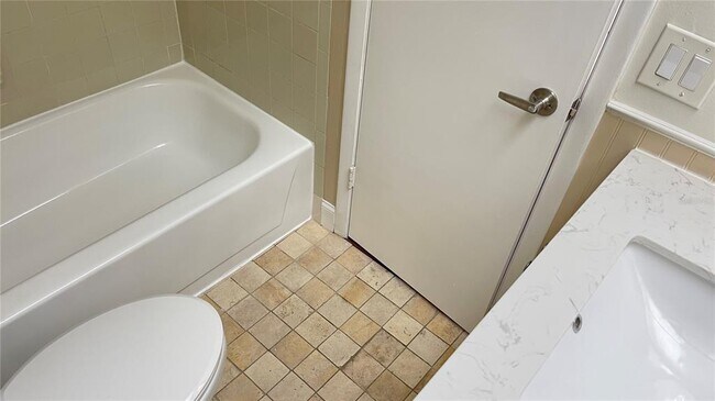 Building Photo - 892 Sunridge Dr