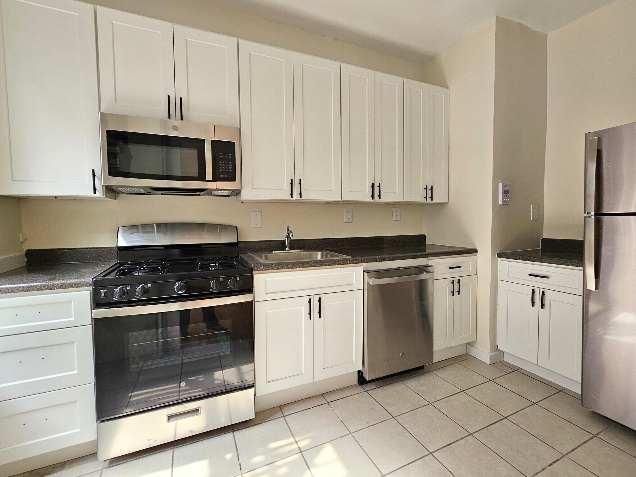 Building Photo - 138 Haven Ave