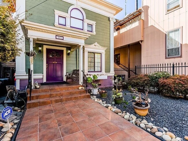 Building Photo - 541 33rd St