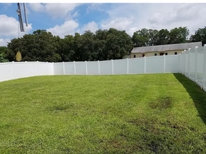 Building Photo - 1424 Vinetree Dr