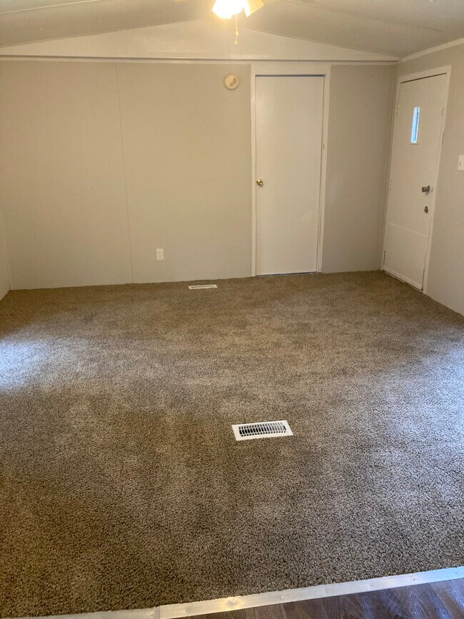 Building Photo - Zelma