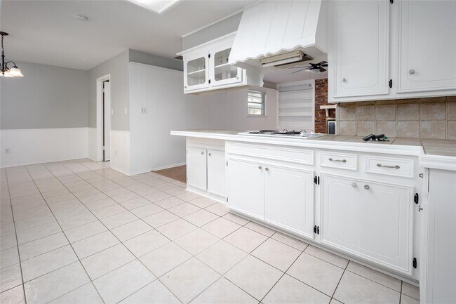 Building Photo - 2321 NW 48th St