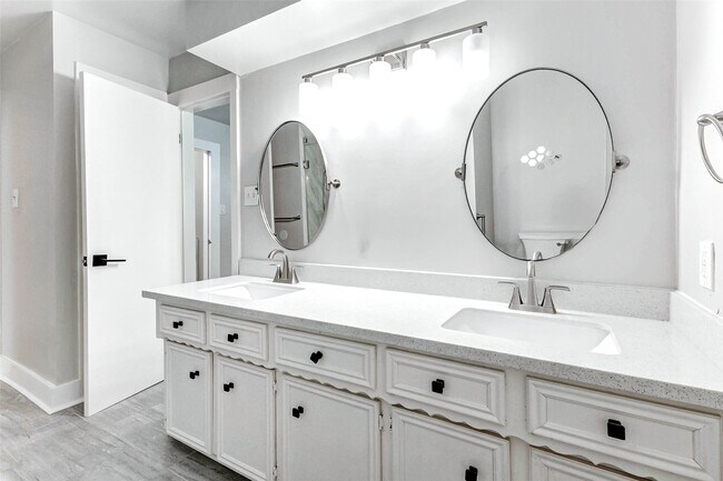 Building Photo - 22222 Greenbrook Dr