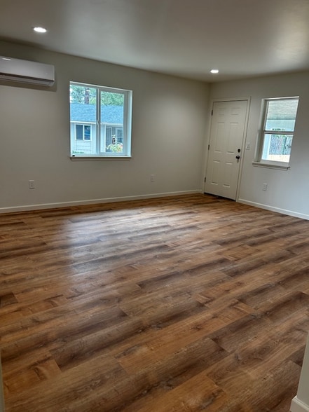 Building Photo - 376 Harriet St