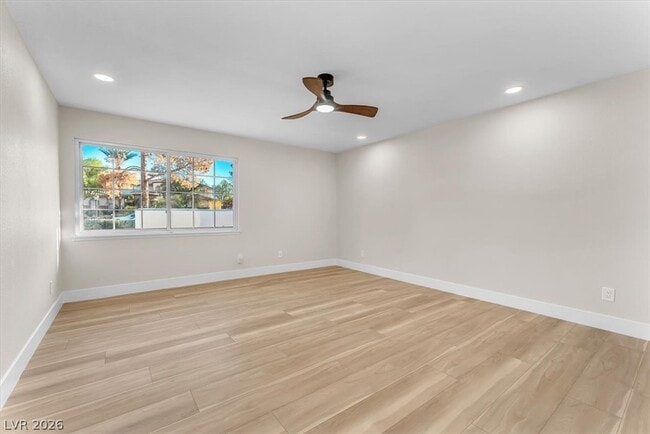 Building Photo - 2868 Vista Del Sol Ave