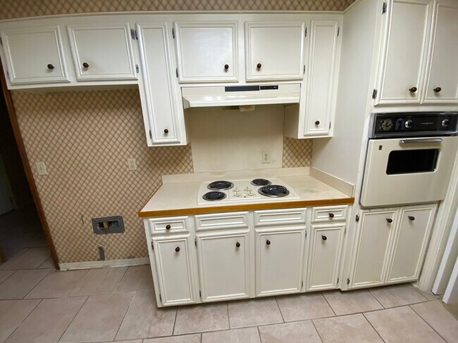 Building Photo - 5075 Riverwood Cir - NE Jackson