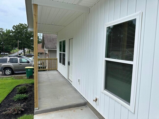 Building Photo - 2215 Perry St