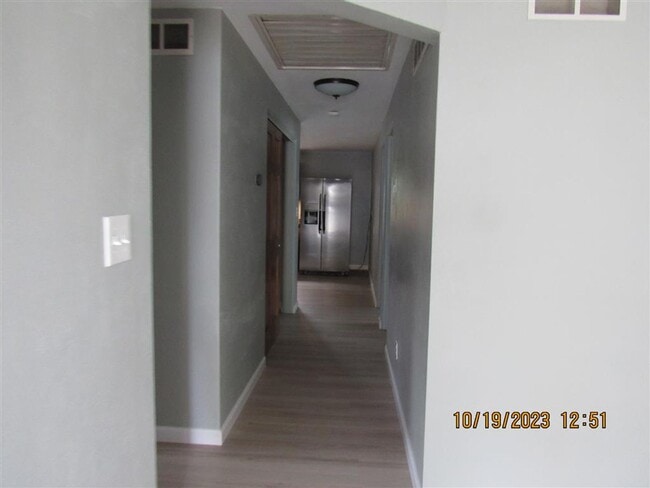 Building Photo - 113 E Apple St