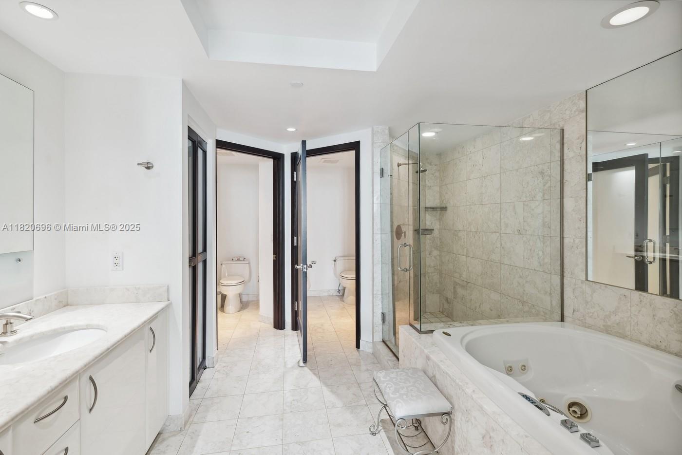 Building Photo - 1331 Brickell Bay Dr