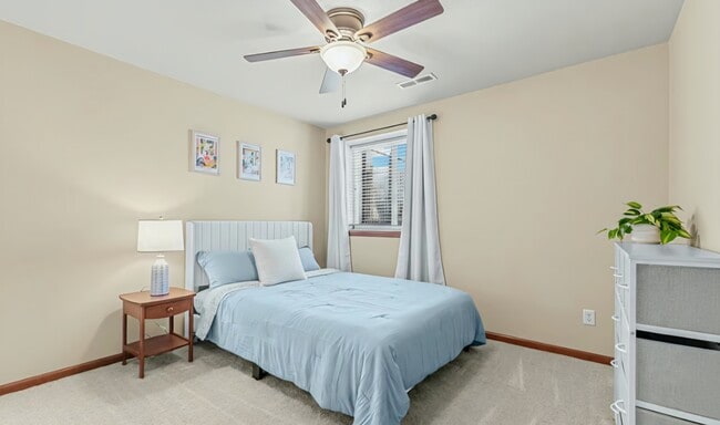 Building Photo - 1795 Sara Ct