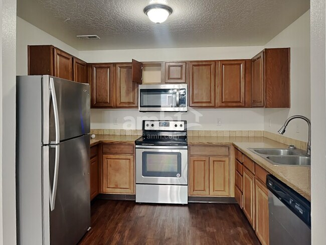 Building Photo - 9220 W Hearthside Dr