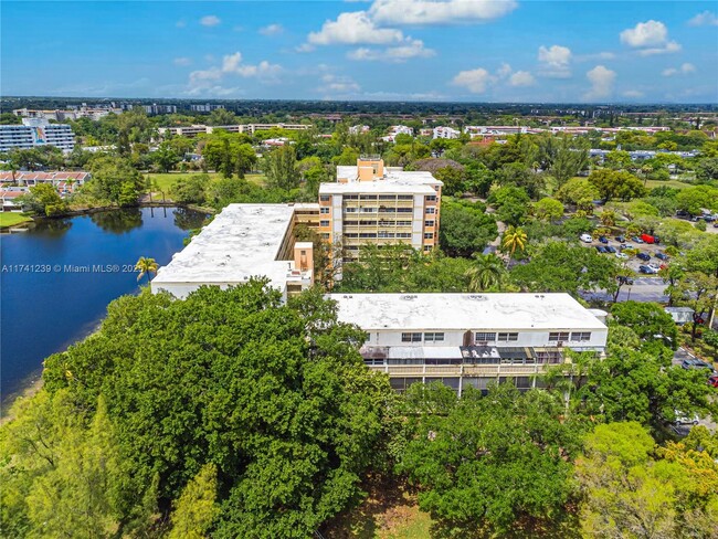 Building Photo - 3301 Spanish Moss Terrace