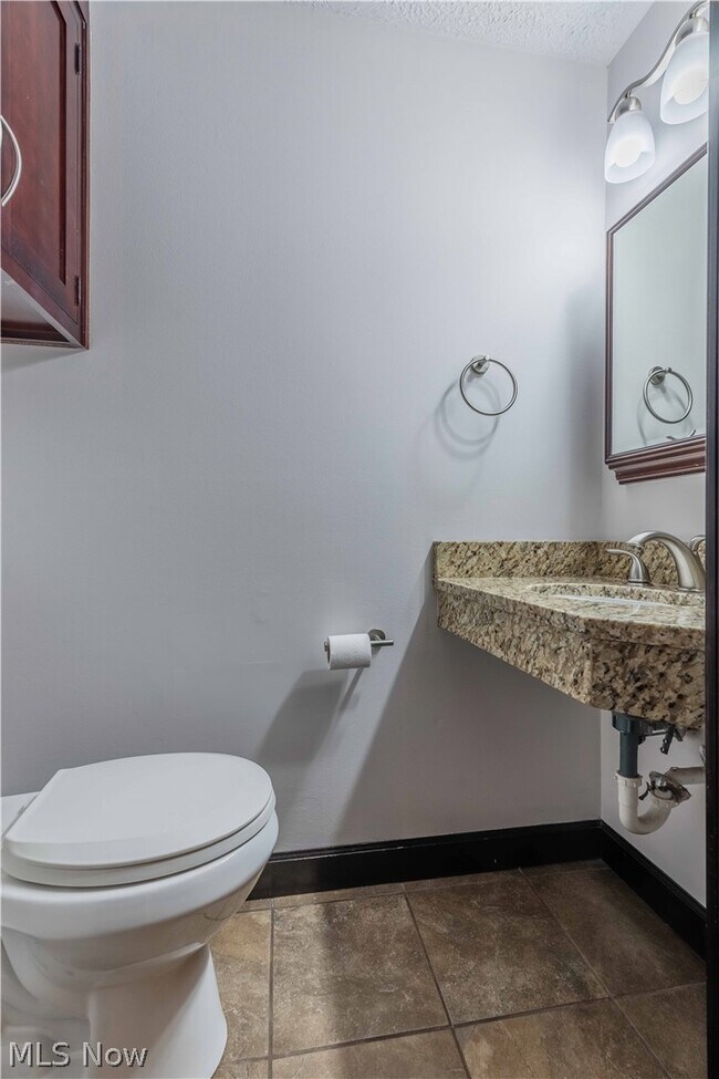 Building Photo - 4599 Cox Dr