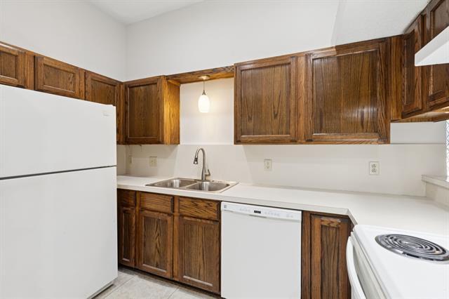 Building Photo - 2 Cedar Elm Cir