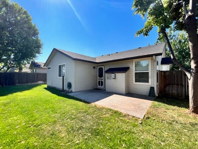 Building Photo - 14390 W Kettle Creek Dr