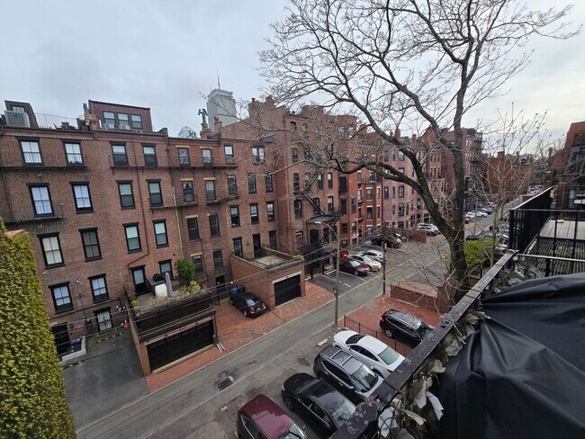 Building Photo - 313 Beacon St