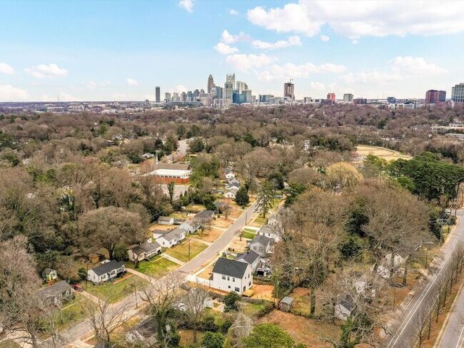 Building Photo - Brand New 4BD/2.5BA Home in Revolution Park!