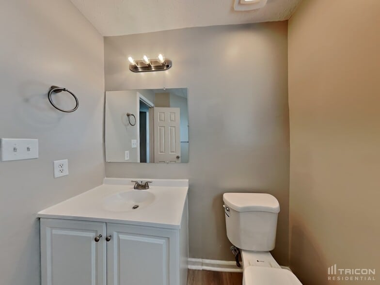 Building Photo - 2445 Grand Fir Dr