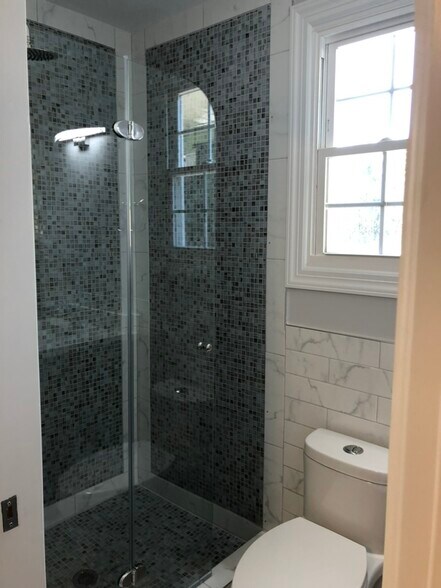 Full Bath 2 - Tiled - 16 Avenue E