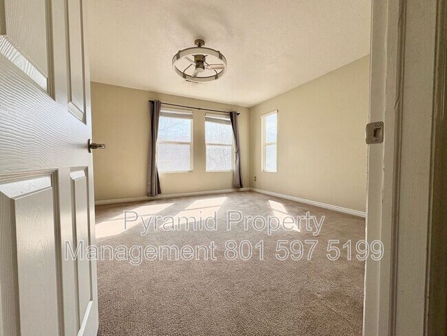 Building Photo - 3141 Alsace Way