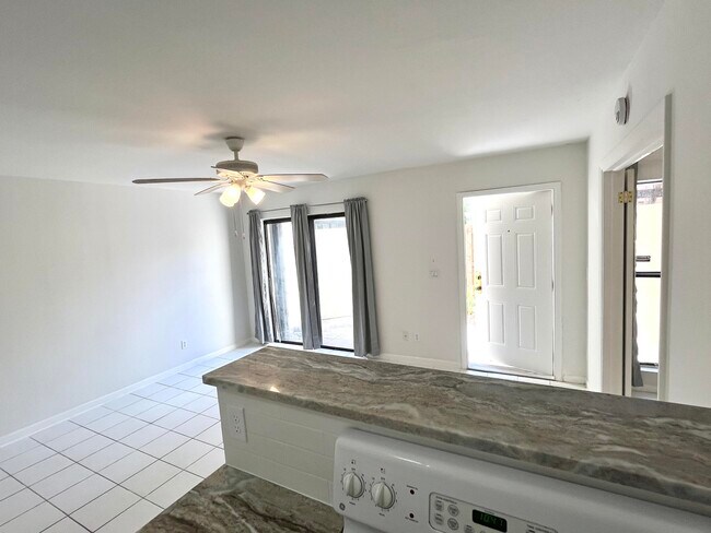 Building Photo - 631 Executive Center Dr