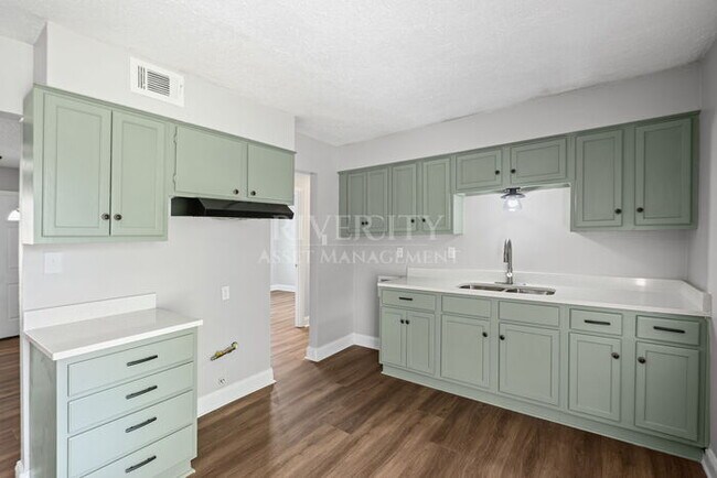 Building Photo - SECTION 8 WELCOMED!!!! A NEWLY RENOVATED BEAUTY !!!!