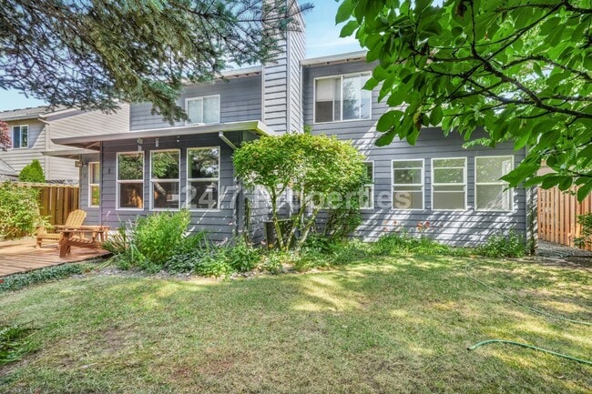 Building Photo - Inviting 3 BD | 2.5 BA Home w/ Massive Bac...
