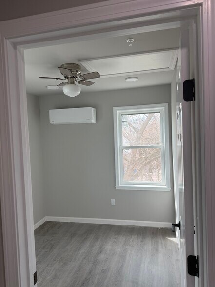 Building Photo - 23 Isham St