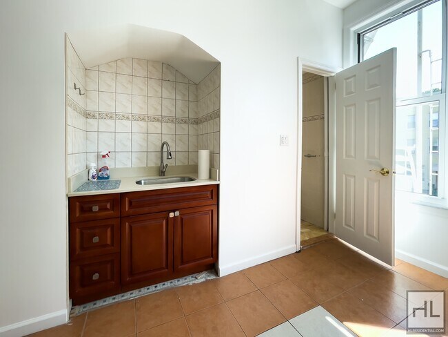 Building Photo - DIAMOND STREET / Newly Renovated Classic R...