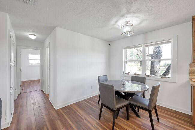 Building Photo - 1232 Co Rd 1805