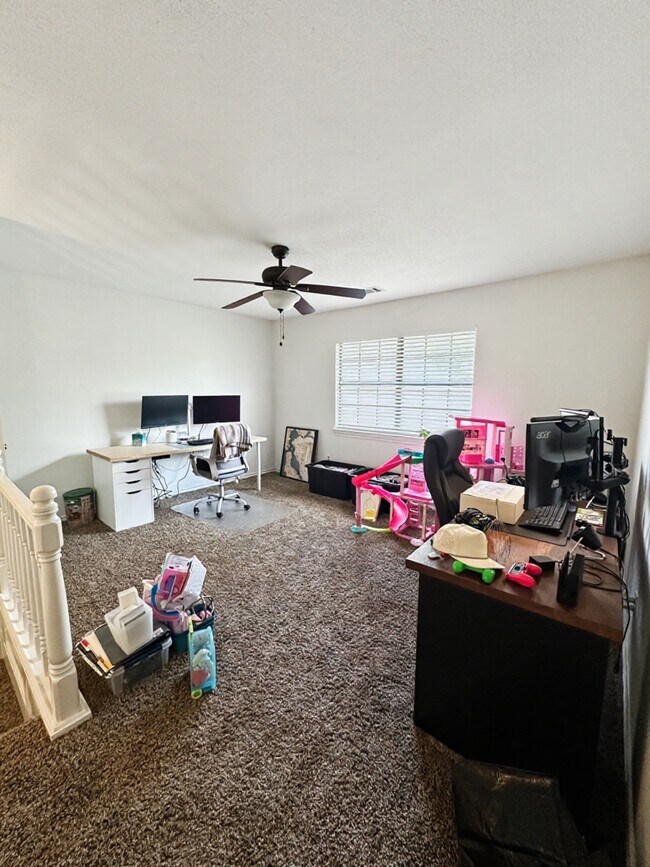 Building Photo - 3934 Cypress Lake Dr