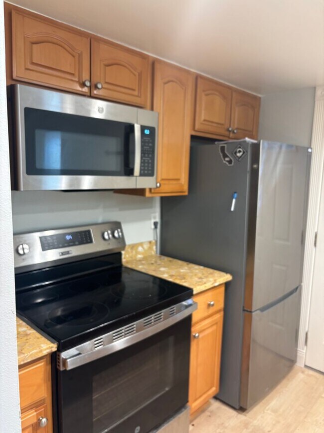 Building Photo - 5420 Roundtree Ct