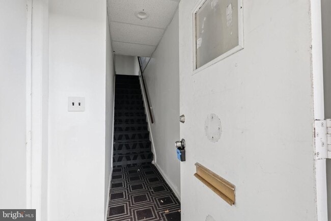 Building Photo - 7909 Oxford Ave