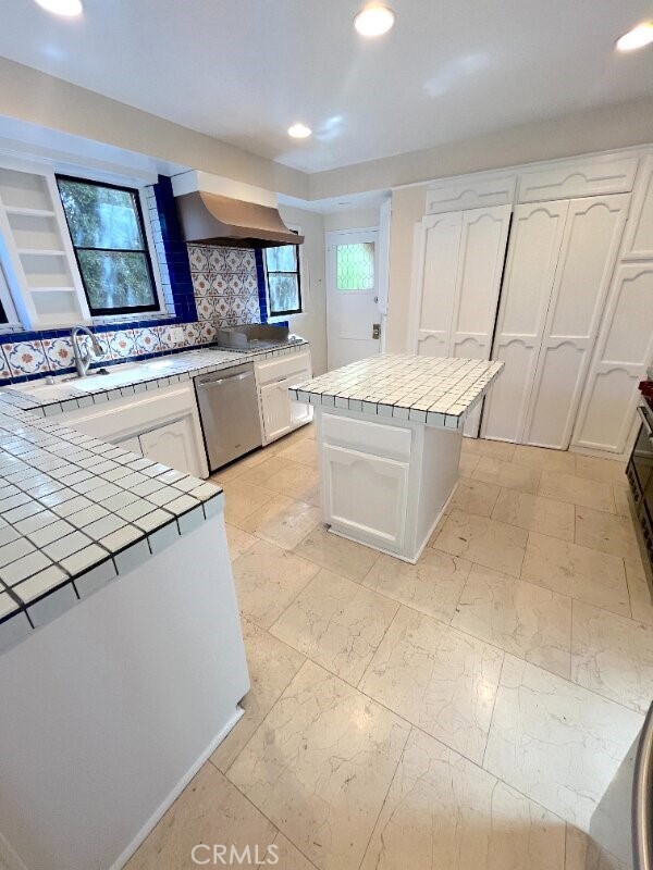 Building Photo - 223 S Gale Dr