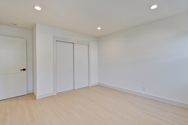 Building Photo - 2051 Randolph Dr