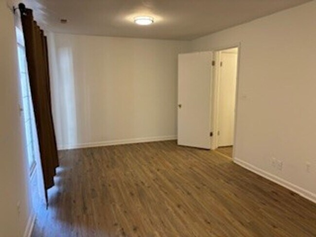 Building Photo - Large End Unit Townhome near Downtown Annapolis and Navy Stadium!