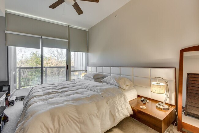 Building Photo - 525 Kedzie St