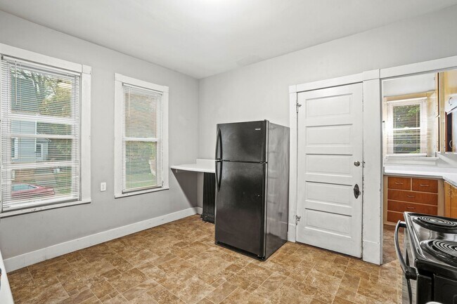 Building Photo - Bartlett Lower