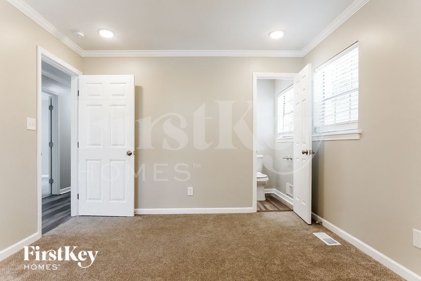 Building Photo - 601 Staffordshire Dr