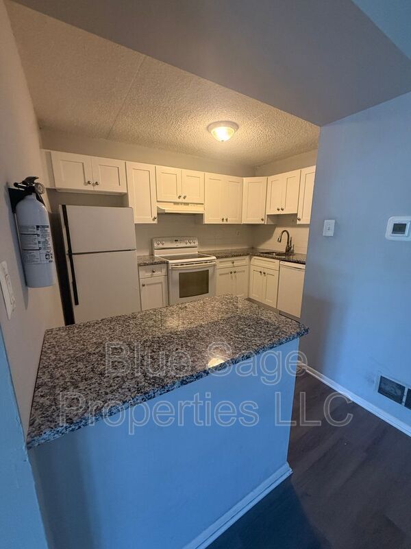 Building Photo - 722A Putnam Blvd