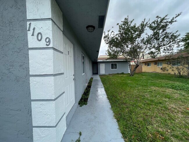 Building Photo - 1109 NW 6th Ave