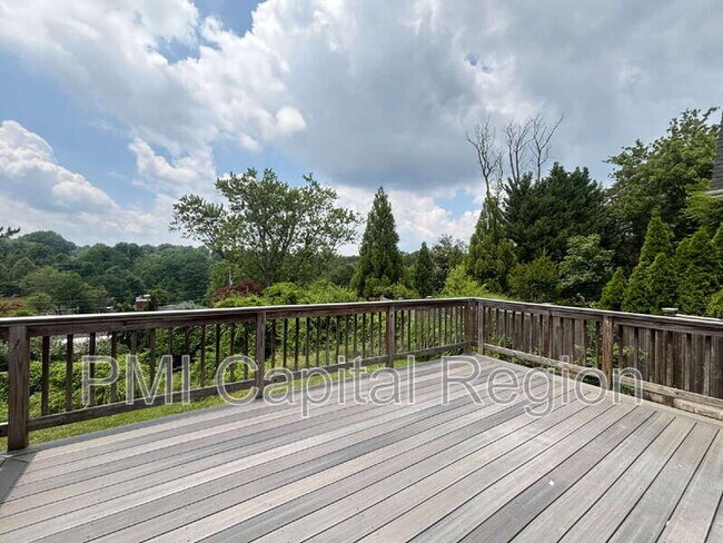Building Photo - 2929 Terrace Dr