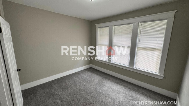 Building Photo - 919 N Willett St